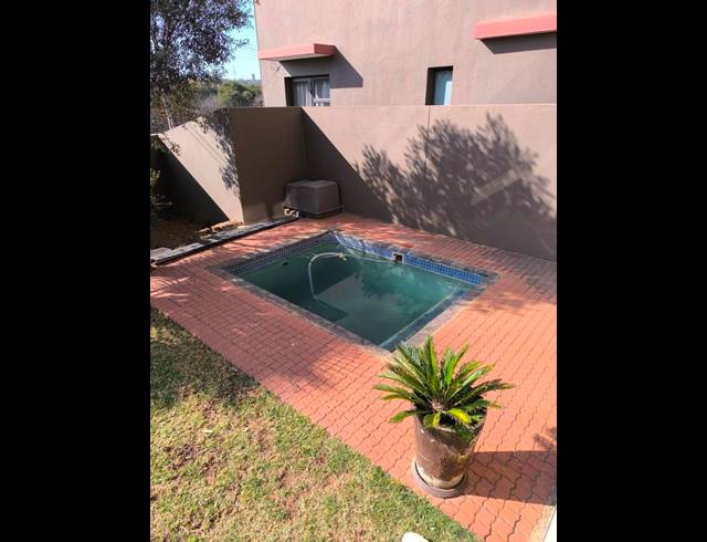 4 BEDROOM PROPERTY TO RENT IN MENLO PARK